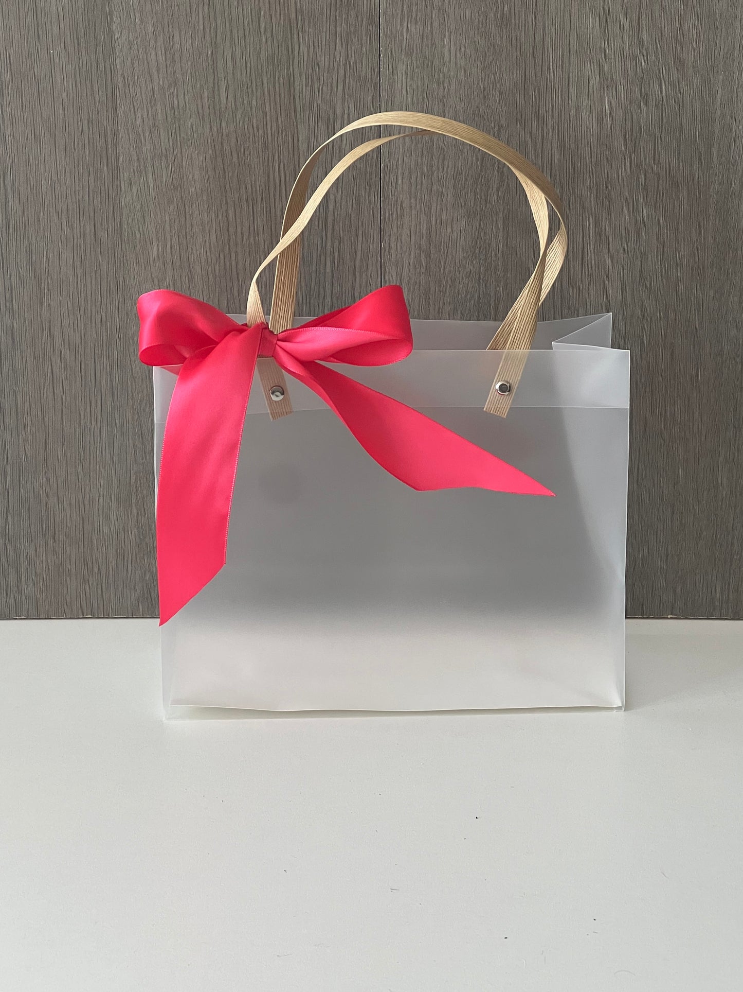Transparent gift bag with bow